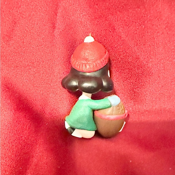 Peanuts Lucy with Football Hallmark Peanuts Gang Collector Ornament #2 - Picture 3 of 11